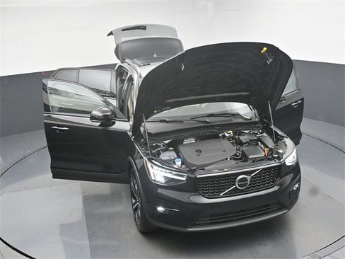 Used 2024 Volvo XC40 B5 Plus w/ Climate Package image 51