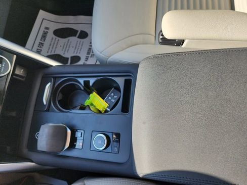 Used 2023 Land Rover Discovery S AWD/4WD image 28