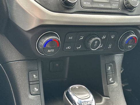 Used 2018 GMC Acadia SLT AWD/4WD image 22