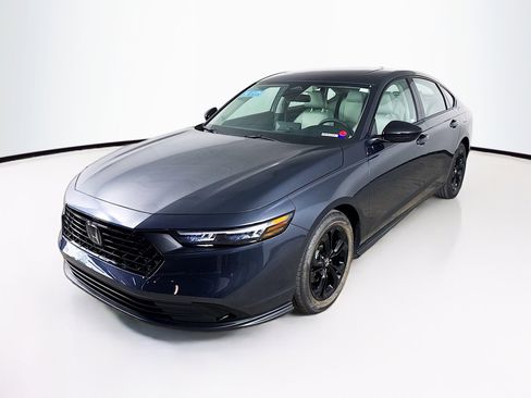 Certified 2025 Honda Accord SE image 4