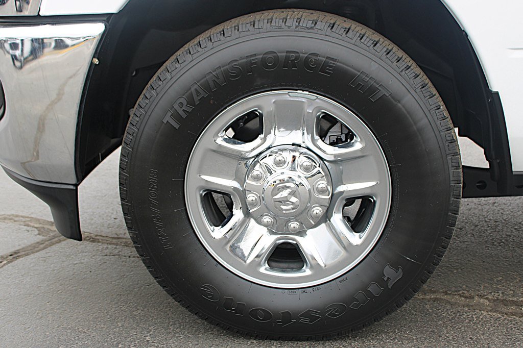 Used 2024 RAM 2500 Tradesman w/ Chrome Appearance Group RWD image 32