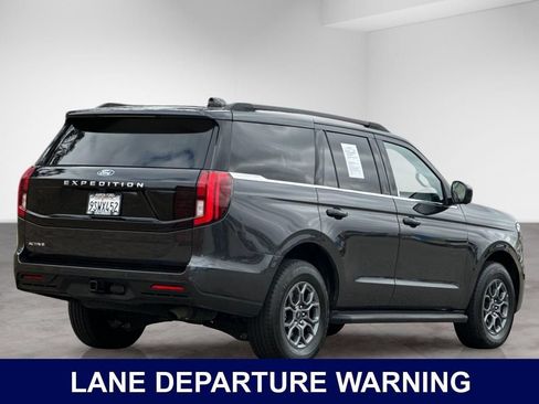 Used 2025 Ford Expedition Active AWD/4WD image 5