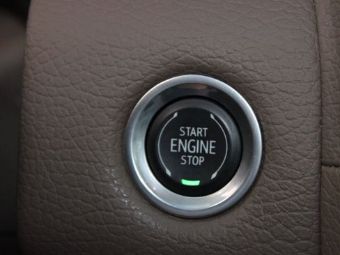 Used 2021 GMC Yukon Denali w/ Denali Premium Package image 27