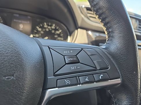 Used 2020 Nissan Rogue SV AWD/4WD image 15