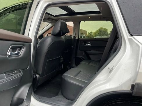 Used 2023 Nissan Rogue Platinum image 10