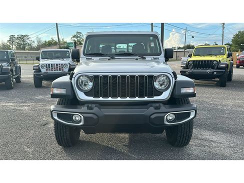 Used 2024 Jeep Gladiator Sport AWD/4WD image 8
