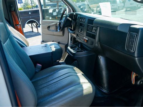 Used 2014 Chevrolet Express 2500 image 9