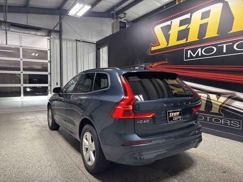Used 2022 Volvo XC60 B5 Momentum image 12