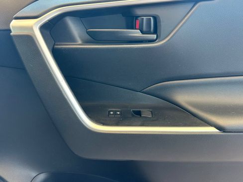 Certified 2019 Toyota RAV4 LE w/ Carpet Mat Package FWD image 20
