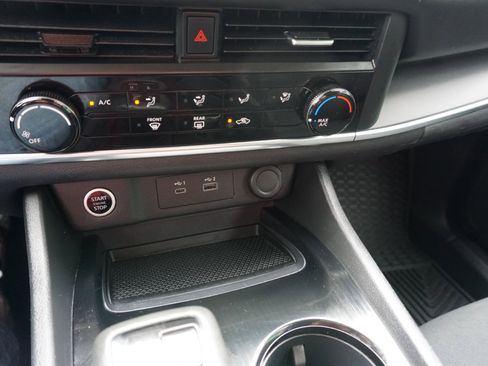 Used 2023 Nissan Rogue S image 16