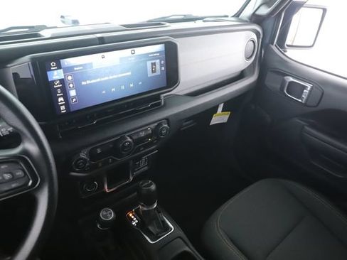Used 2024 Jeep Gladiator Sport AWD/4WD image 24