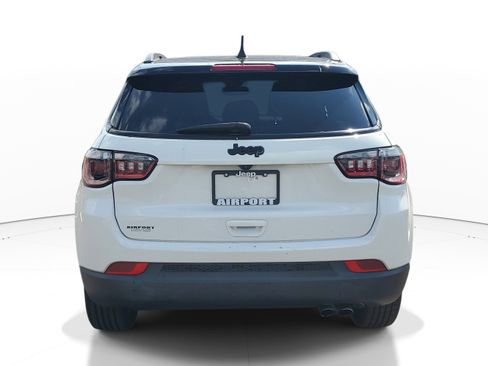 Used 2022 Jeep Compass Latitude FWD image 6