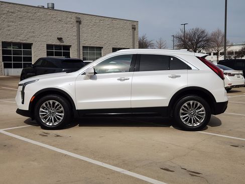 Used 2024 Cadillac XT4 Premium Luxury image 3