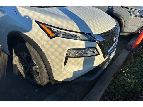 Used 2023 Nissan Rogue SV image 5