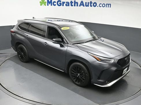 Used 2025 Toyota Highlander XSE AWD/4WD image 3