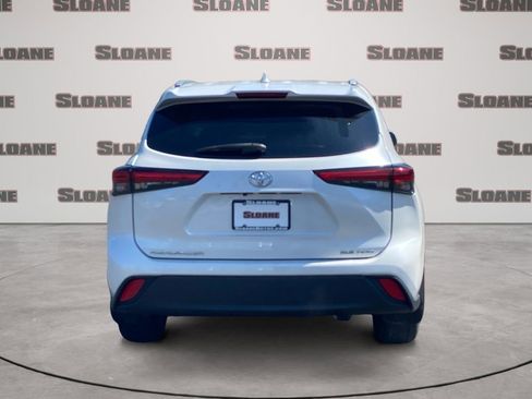 Used 2023 Toyota Highlander XLE AWD/4WD image 4