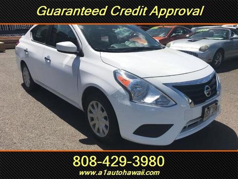 Used 2016 Nissan Versa SV image 4