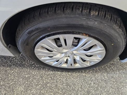 Used 2012 Toyota Camry LE image 38