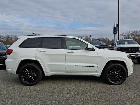 Certified 2022 Jeep Grand Cherokee Laredo X image 12