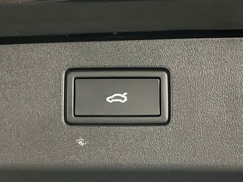 New 2025 Volkswagen Tiguan SE image 38