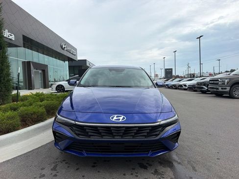 Used 2026 Hyundai Elantra Limited FWD image 2