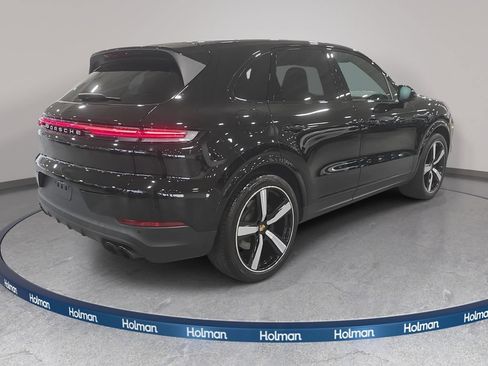 Used 2024 Porsche Cayenne AWD/4WD image 6