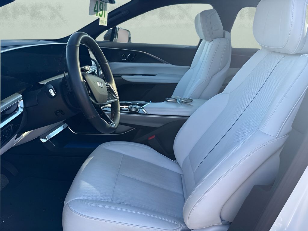 Used 2025 Cadillac Lyriq Luxury RWD image 12