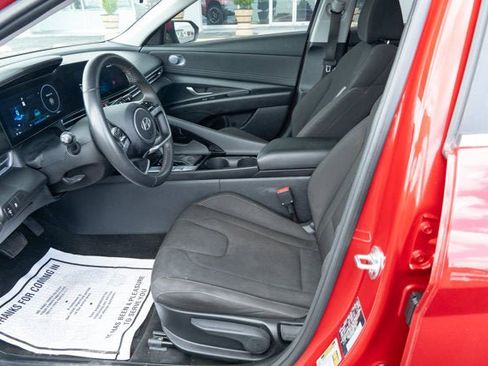 Used 2024 Hyundai Elantra SEL w/ Convenience Package FWD image 16