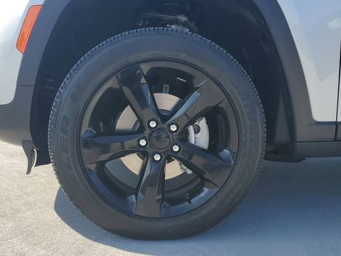 New 2025 Jeep Grand Cherokee Altitude image 7