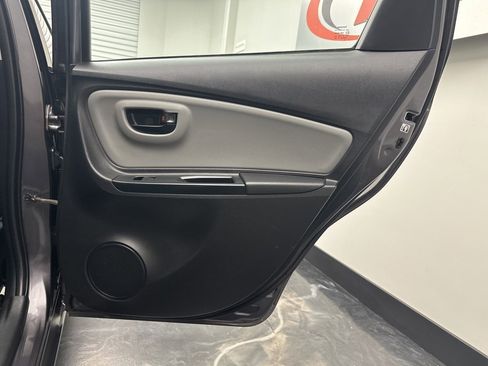 Used 2017 Toyota Yaris L image 12