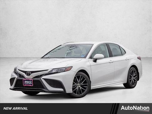 Used 2022 Toyota Camry SE w/ Convenience Package image 1