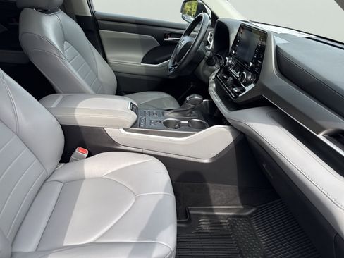 Used 2021 Toyota Highlander XLE image 26