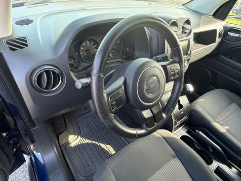 Used 2012 Jeep Compass Latitude FWD image 4