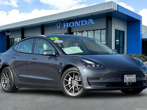 Used 2023 Tesla Model 3 Standard Range RWD image 2