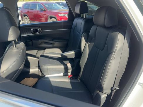 Used 2025 Kia Sorento EX w/ EX Panoramic Sunroof Package FWD image 12