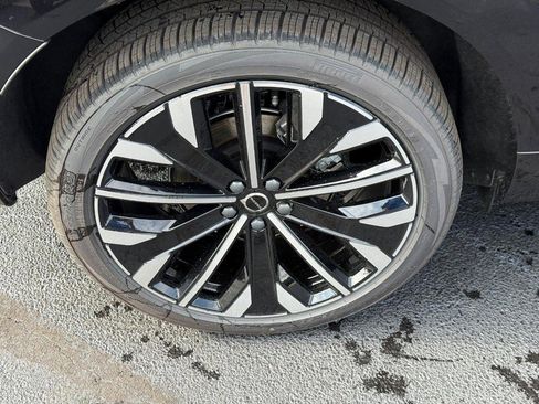 New 2026 Volvo XC60 B5 Ultra w/ Protection Package Premier image 4