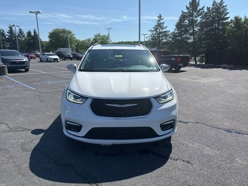Used 2021 Chrysler Pacifica Limited w/ Premium & Safety Sphere Group FWD image 2
