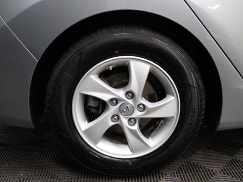 Used 2015 Hyundai Elantra SE image 5