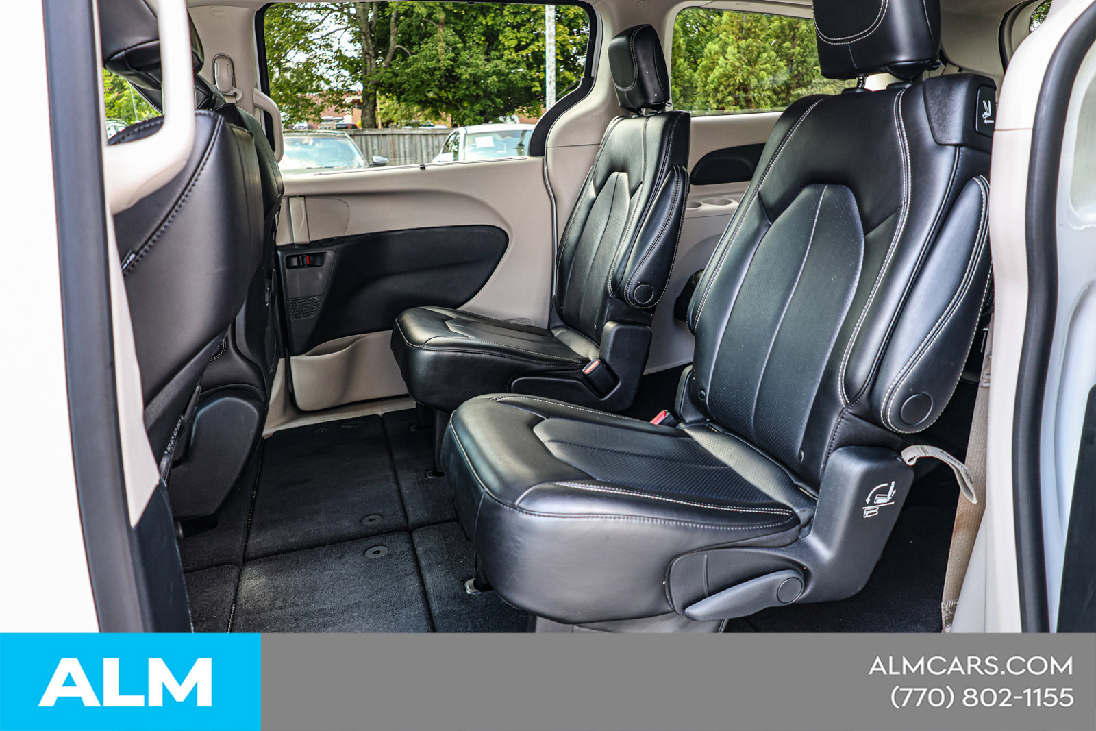 Used 2023 Chrysler Pacifica Touring-L FWD image 18