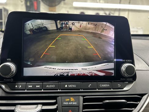 Used 2024 Nissan Altima 2.5 SV FWD image 16