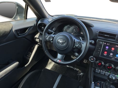 Used 2022 Toyota GR86 Premium w/ ALL Weather Mat Package (TMS) RWD image 11