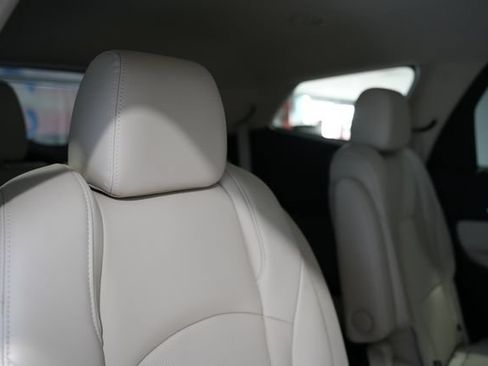 Used 2023 Buick Enclave Essence AWD/4WD image 21
