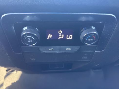 Used 2025 Chevrolet Tahoe LT AWD/4WD image 13