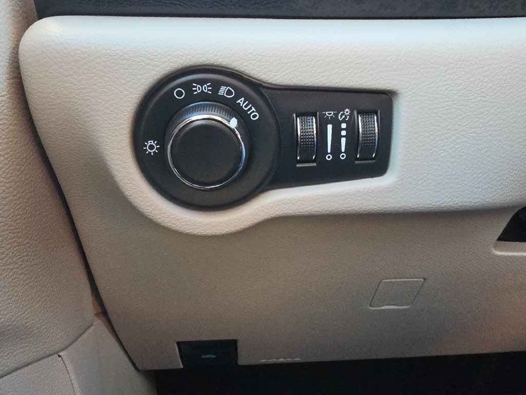 Used 2024 Chrysler Voyager LX FWD image 18