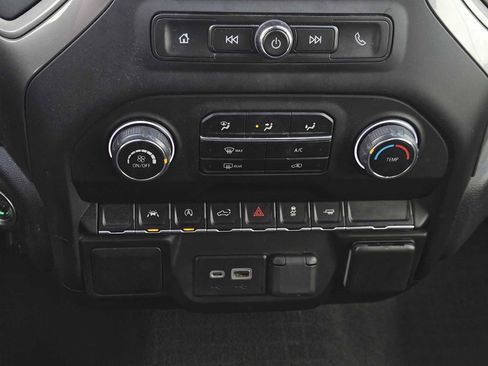 Used 2022 Chevrolet Silverado 1500 Custom image 18