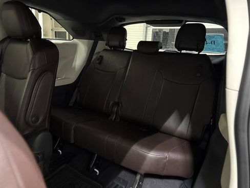 Used 2024 Toyota Sienna Platinum image 22
