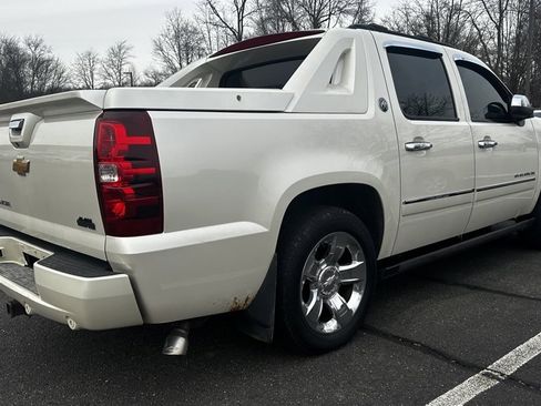 Used 2013 Chevrolet Avalanche LTZ image 4