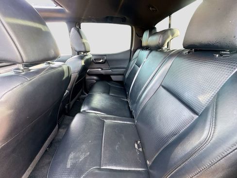 Used 2019 Toyota Tacoma TRD Sport AWD/4WD image 26