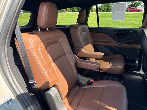 Used 2023 Lincoln Aviator Reserve w/ Equipment Group 201A AWD/4WD image 14