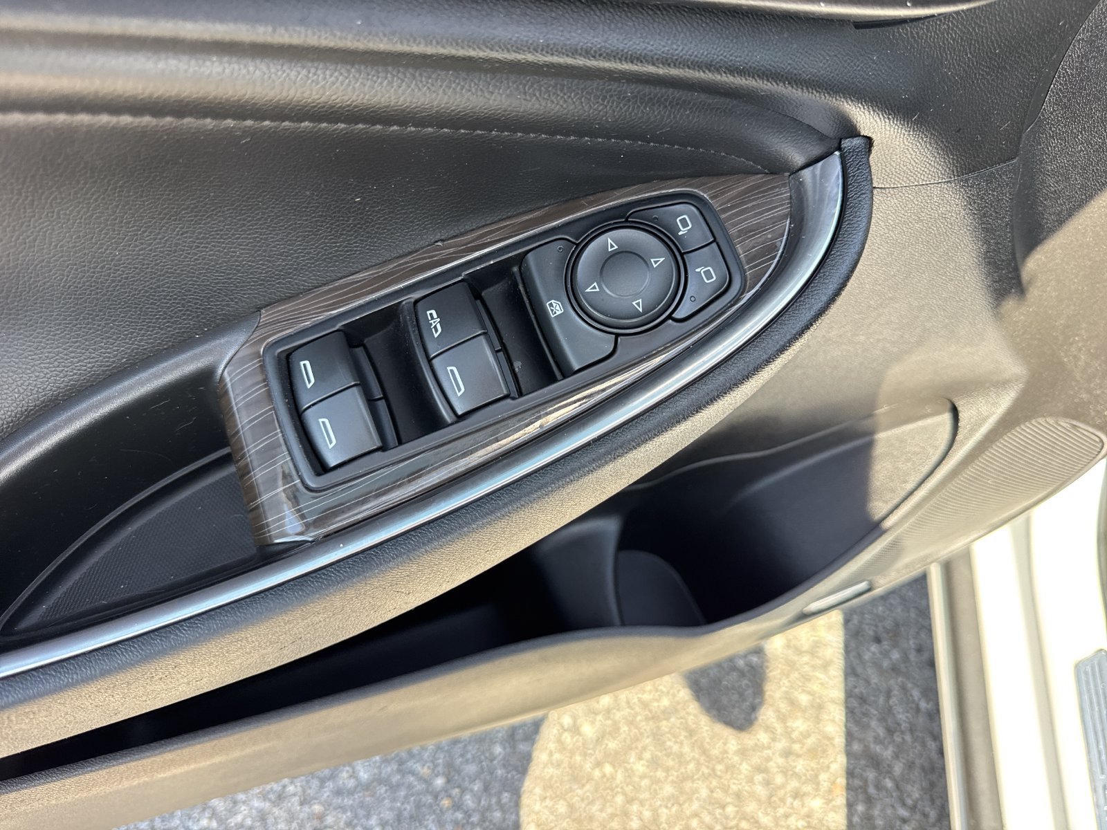 Used 2017 Chevrolet Malibu Premier w/ Premier Sun and Wheel Package FWD image 16